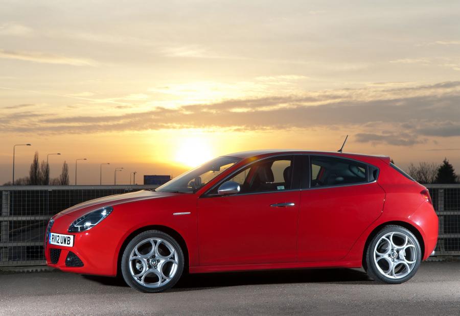  Alfa Romeo Giulietta 2012 года  (UK) (фото 49 из 56)